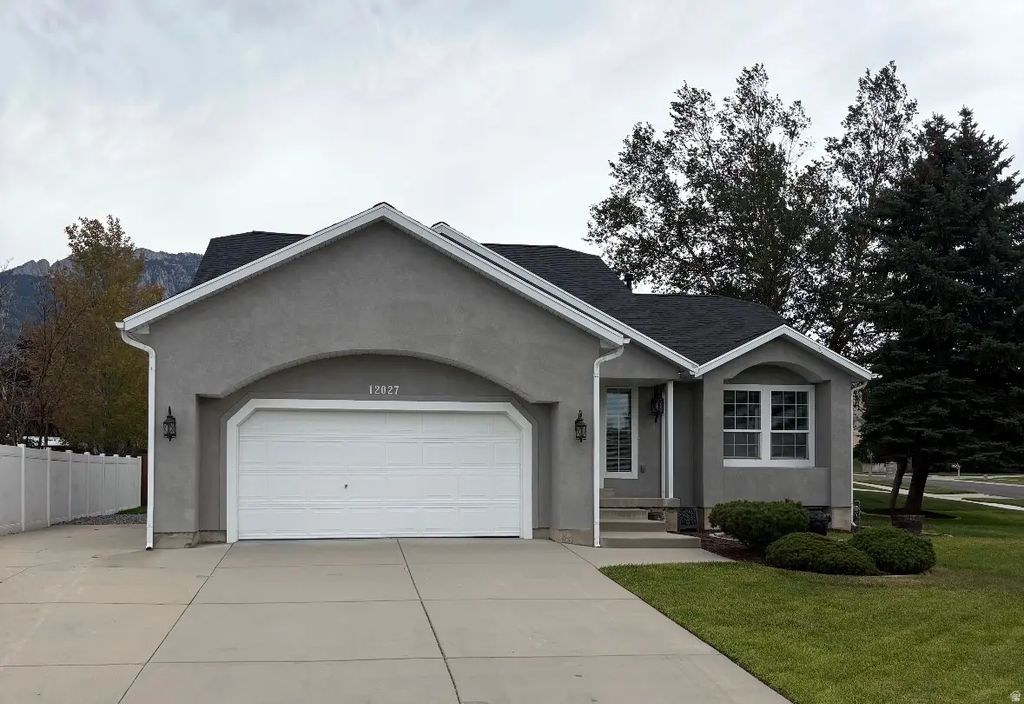 12027 Blue Heron Dr, Draper