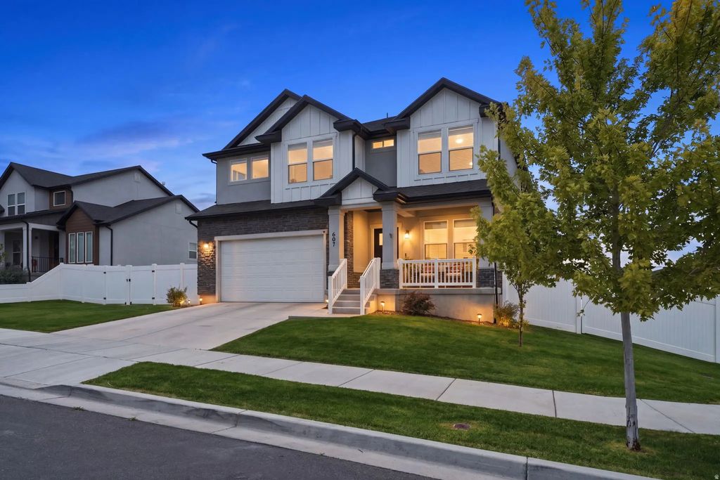 607 N Hill View Dr, Saratoga Springs