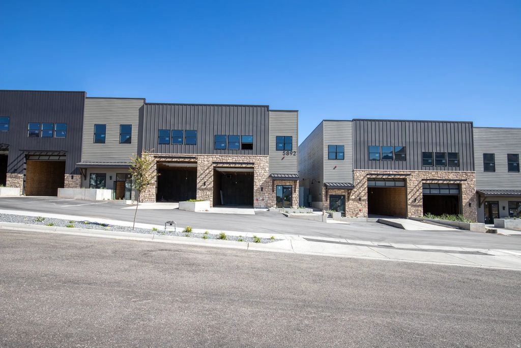 5892 N Queens Garden Rd 14, Mountain Green