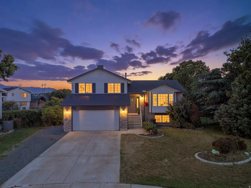 3136 W 4625 S, Roy