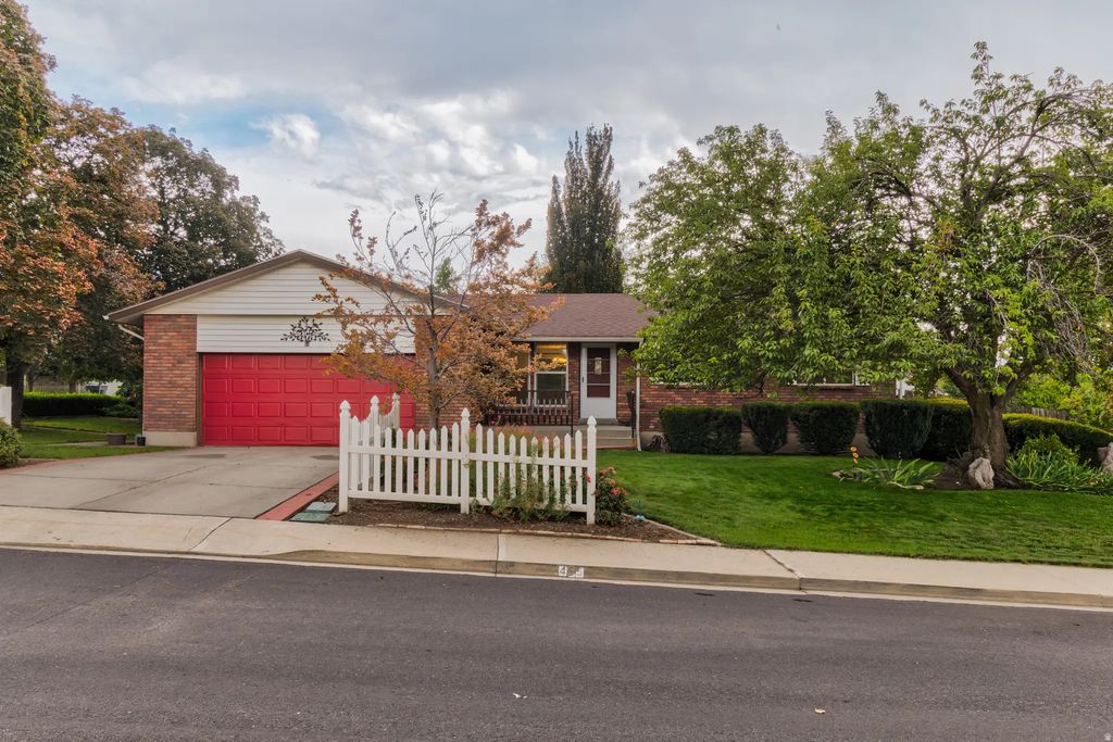 455 Melanie Ln, Pleasant Grove