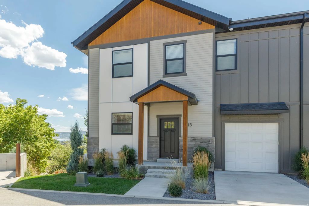 3543 N Creekside Way E, Eden