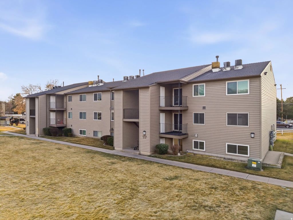 6129 S 1300 St E T, Murray