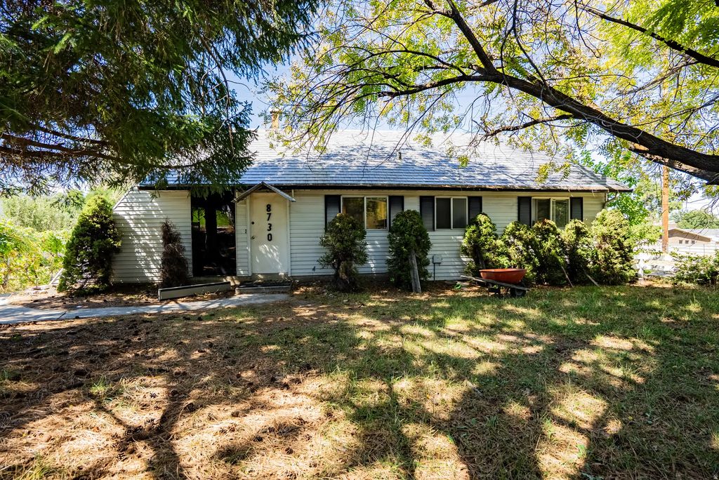 8730 S Harvard Park Dr E, Sandy