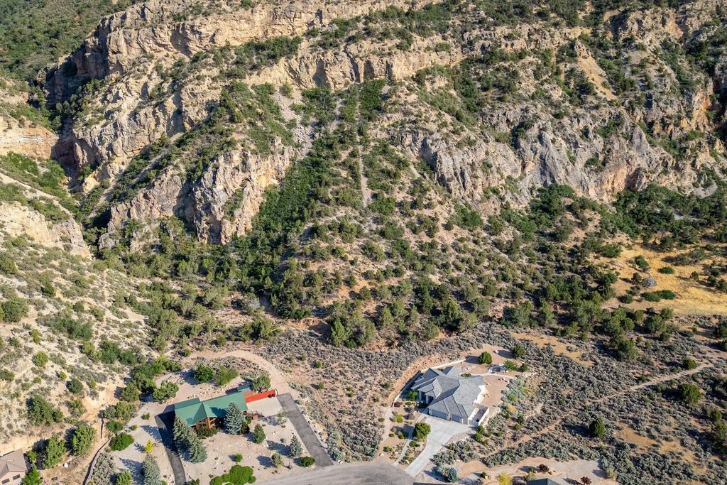 2235 S Chekshani Cliffs 59, New Harmony