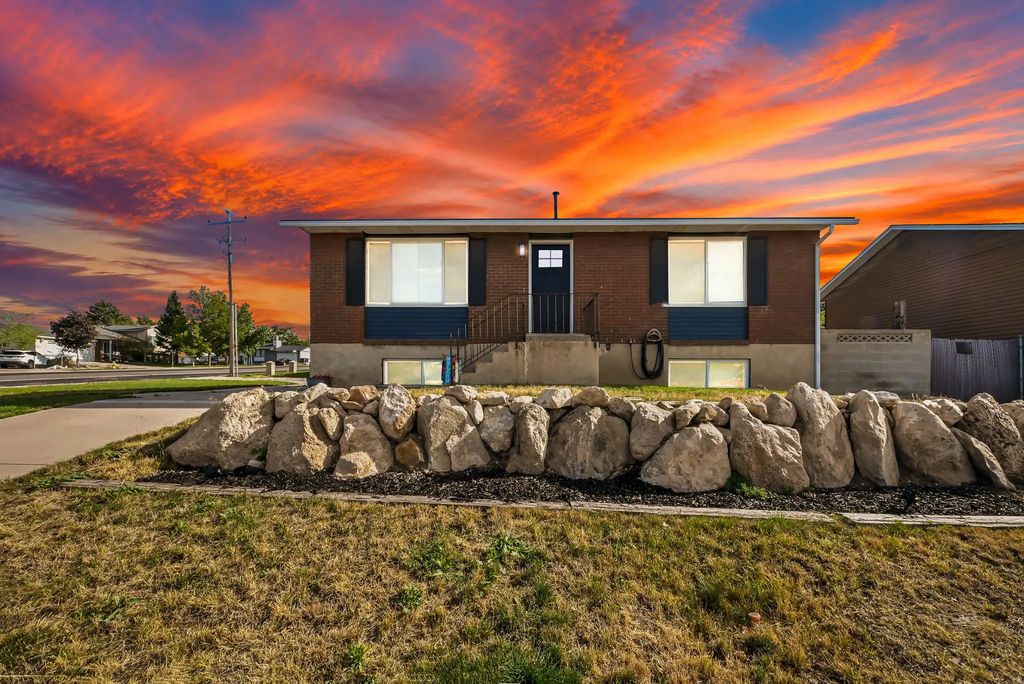 7213 W Westpark Ave, Magna