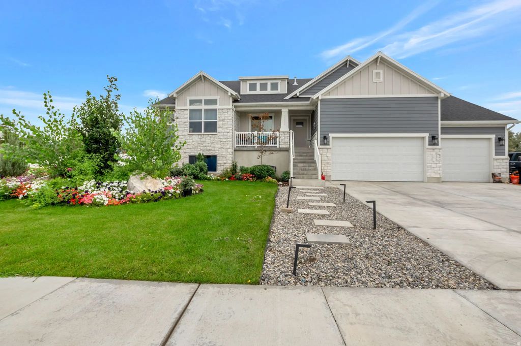 2111 W 1975 N, Farr West