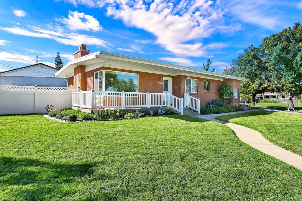 3828 S 2050 W, Roy