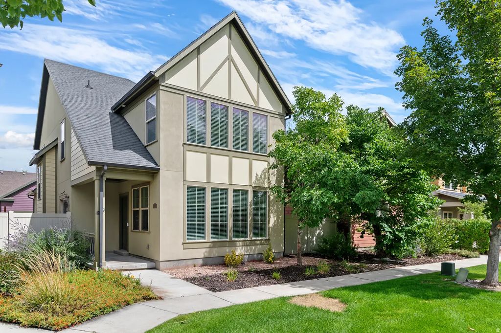 10572 S Ozarks Dr, South Jordan