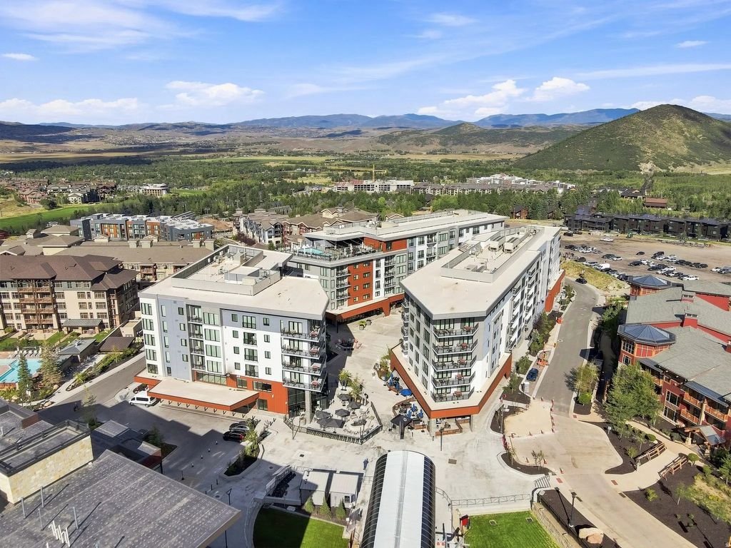 2417 W High Rd 3210, Park City