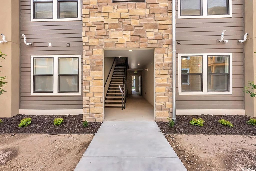 8373 S Iris Lumi Ln 204, Midvale