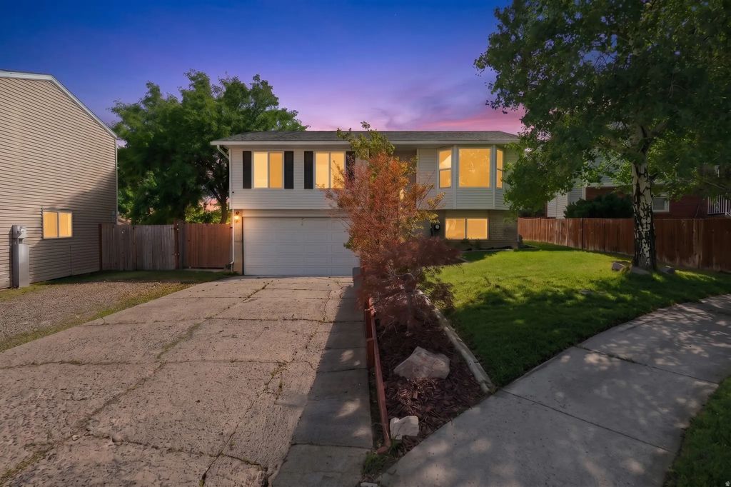 5569 W Tiger Lily Ct, West Jordan