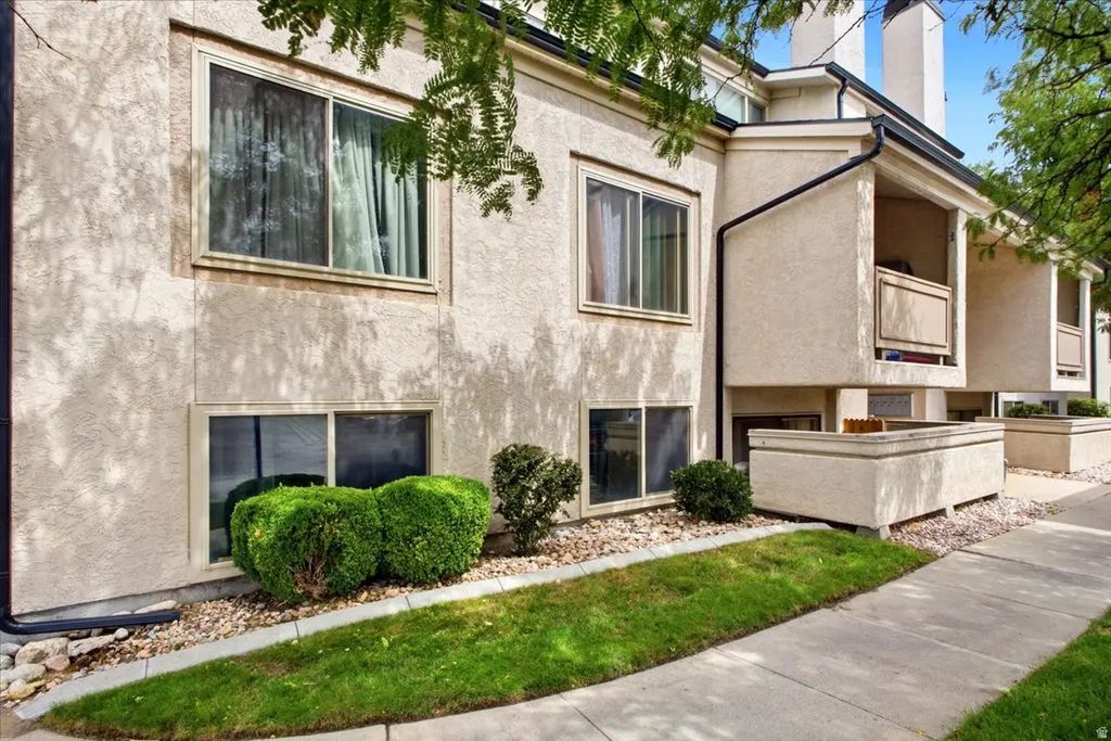 945 E Creek Hill Ln 10, Midvale