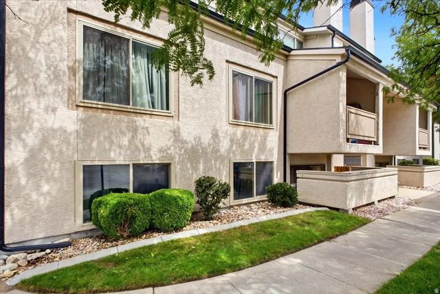 945 E Creek Hill Ln 10, Midvale