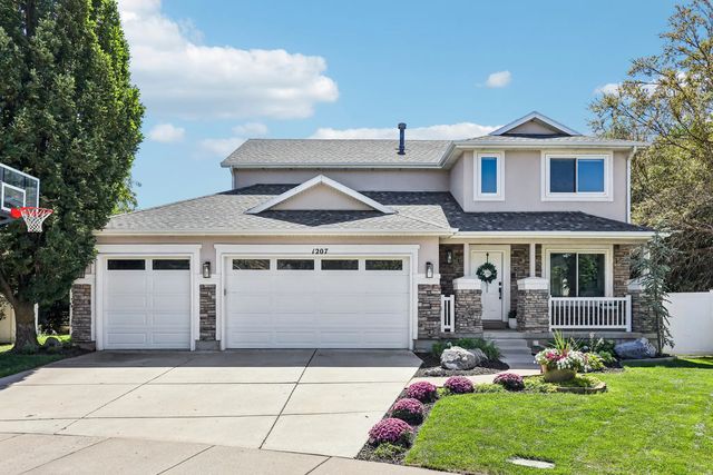 1207 Pinehurst Cir, Farmington