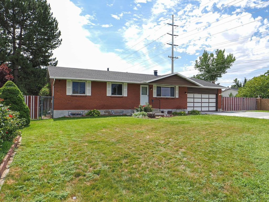 2683 W Castle Oaks Cir, Taylorsville
