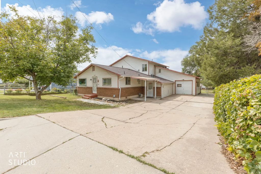 5671 S 2700 W, Roy
