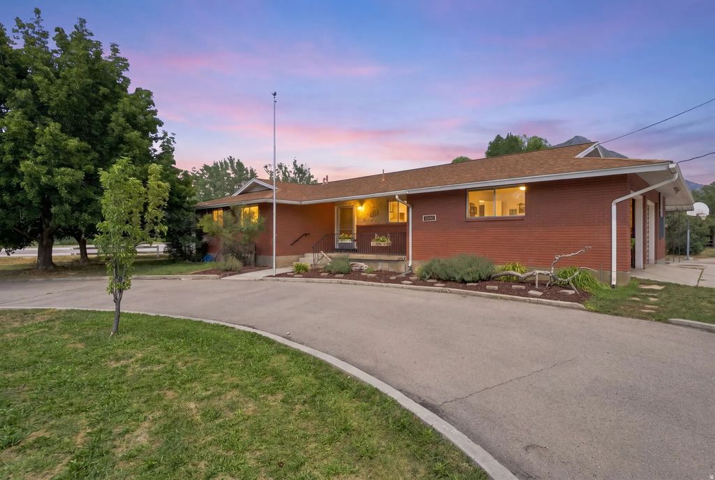 10492 N 4800 W, Highland