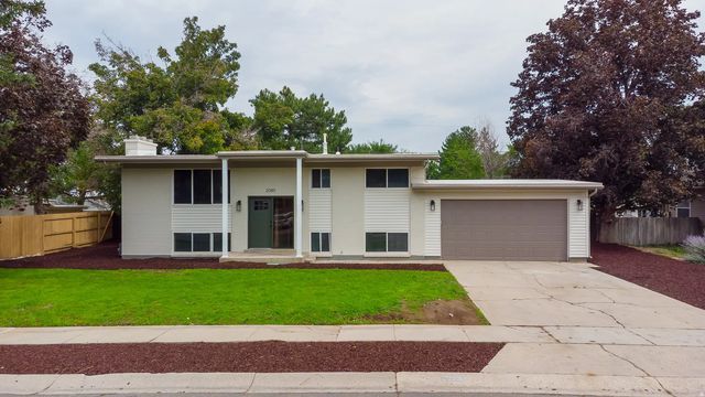 2085 E Castle Hill Ave, Cottonwood Heights