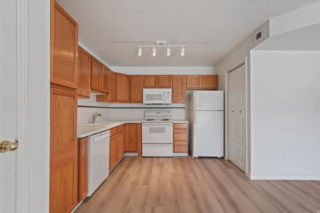8057 W Copperfield Pl S 22, Magna