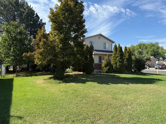 2459 W 1800 N, Clinton