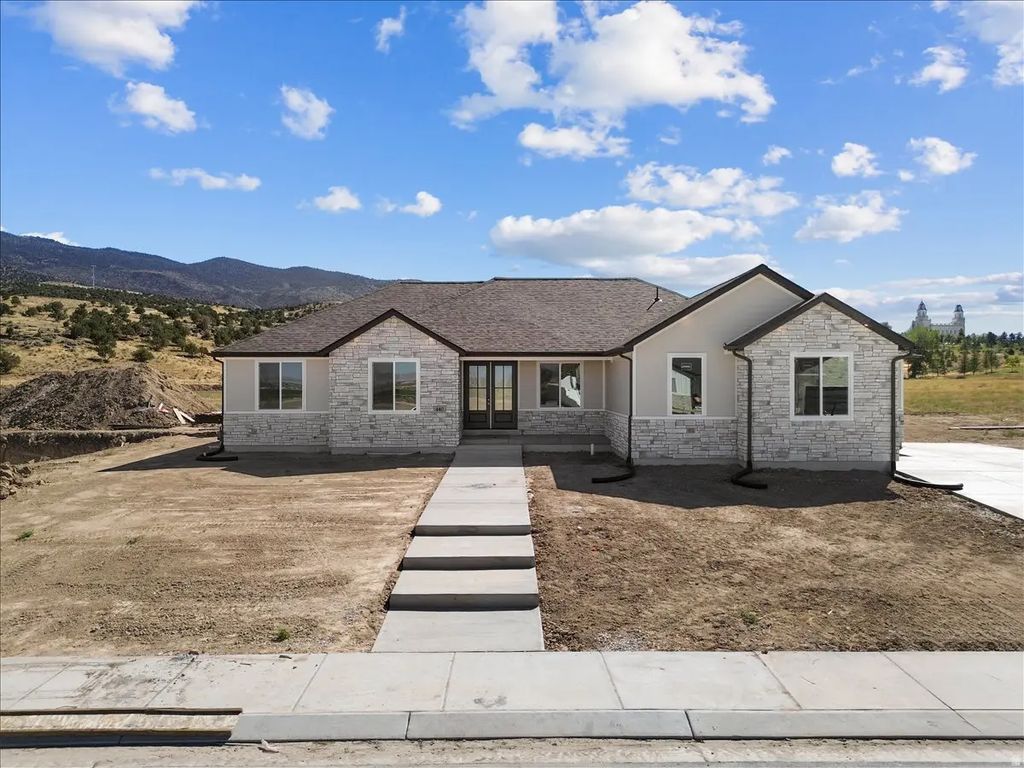 475 E Andrew Dr 205, Manti