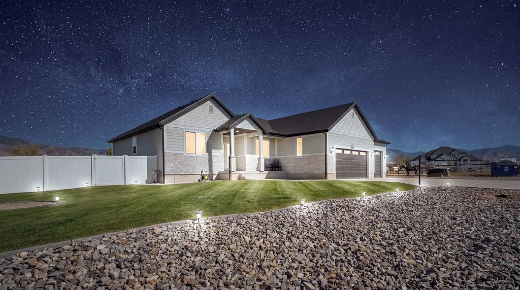 3678 N Spiral Springs Rd W 204, Erda