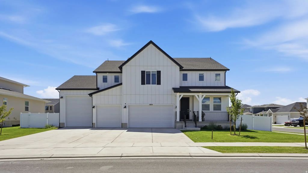 1974 E Hummingbird Dr, Eagle Mountain