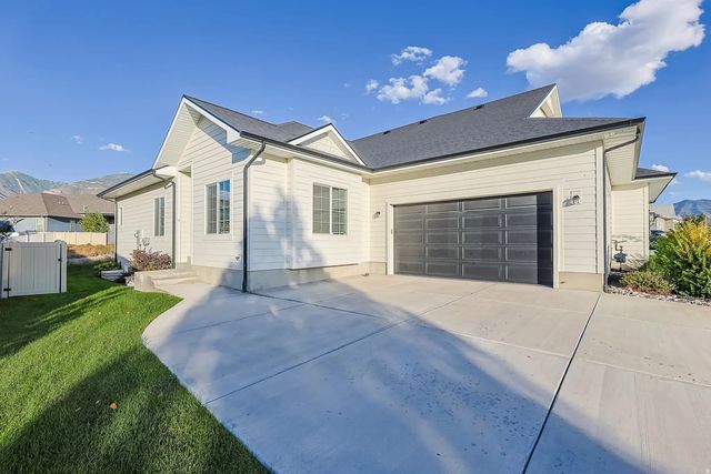 5836 N Glenpoint Dr, Stansbury Park