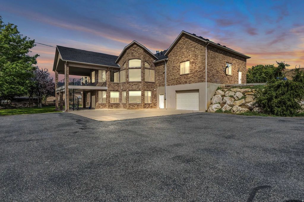 1236 S Highway 66, Morgan