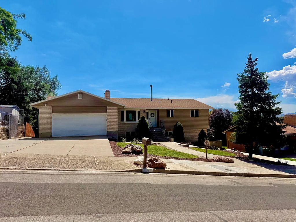 916 E Sunburn Ln, Sandy