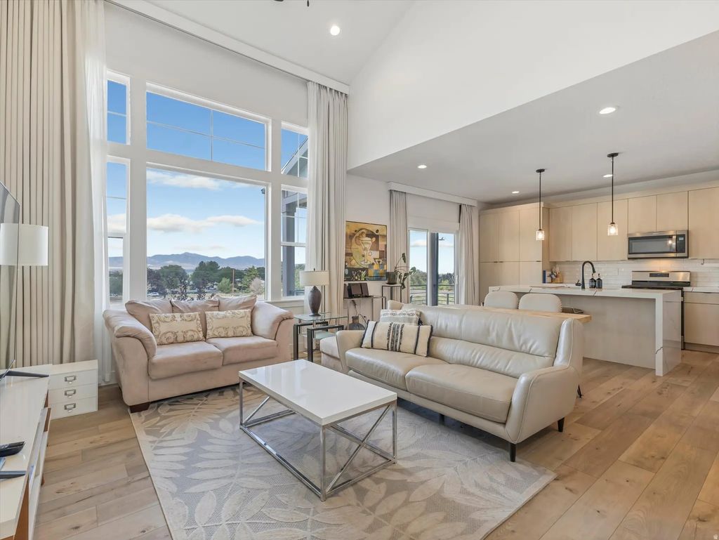 10554 S Bay Meadow Dr E 2, Sandy