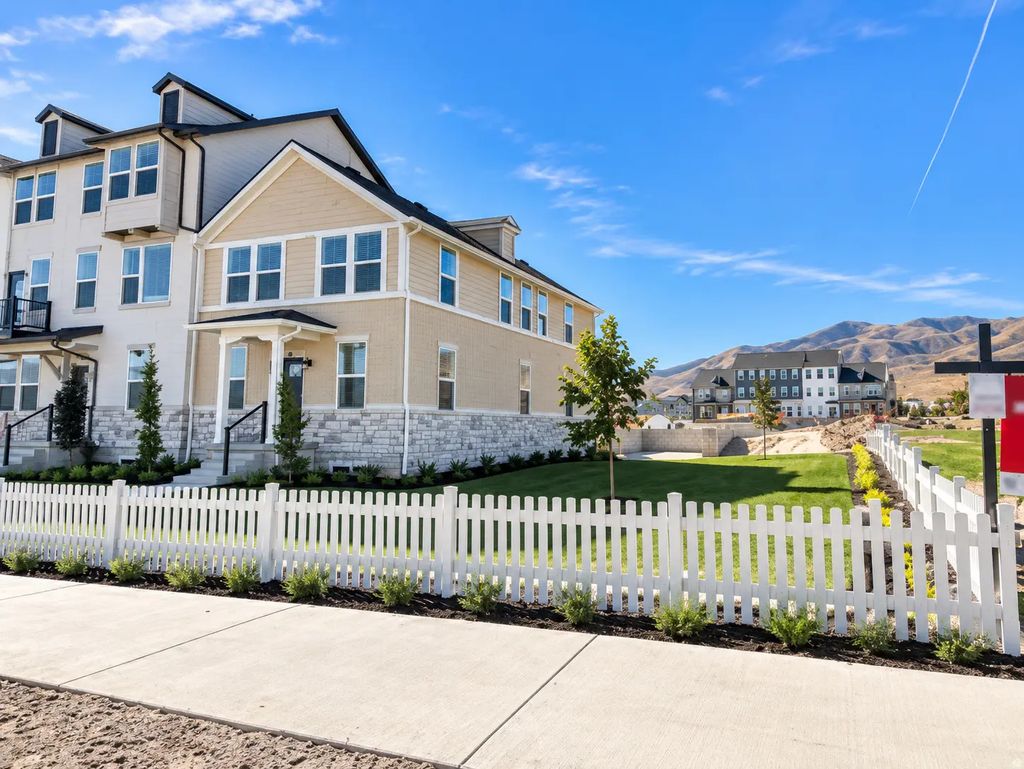 931 W Halvorsen Pkwy 225, Saratoga Springs
