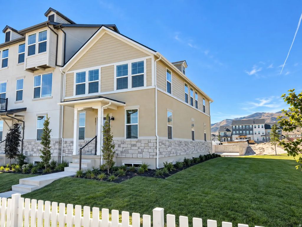 931 W Halvorsen Pkwy 225, Saratoga Springs