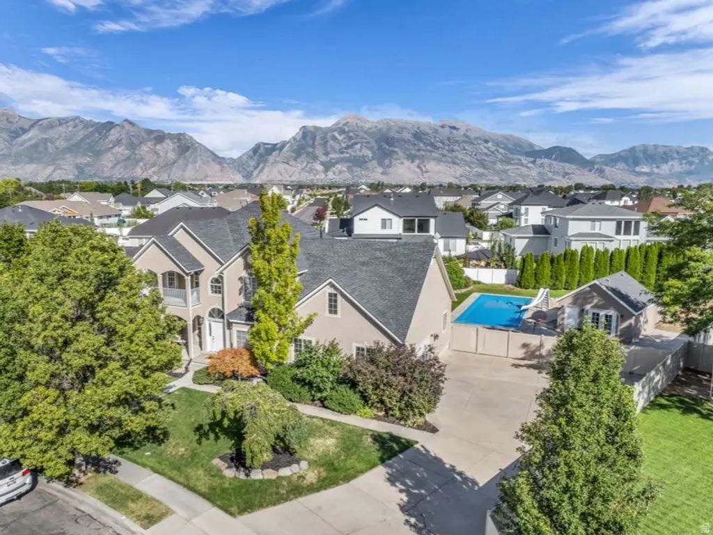 188 E Centennial Cv, Lehi