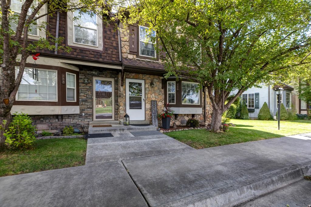 886 E Hamlet Cir N, Midway