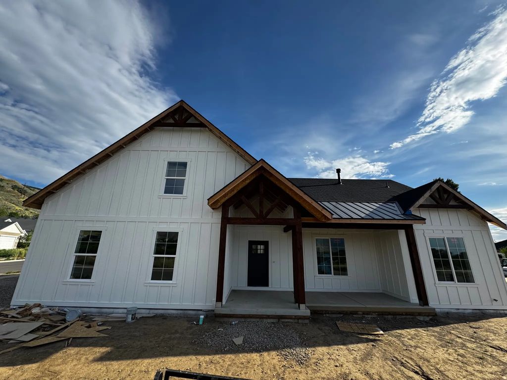 389 W 2100 St S, Perry