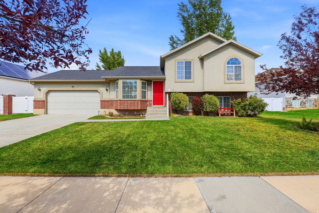 42 Country Bend Rd, Farmington