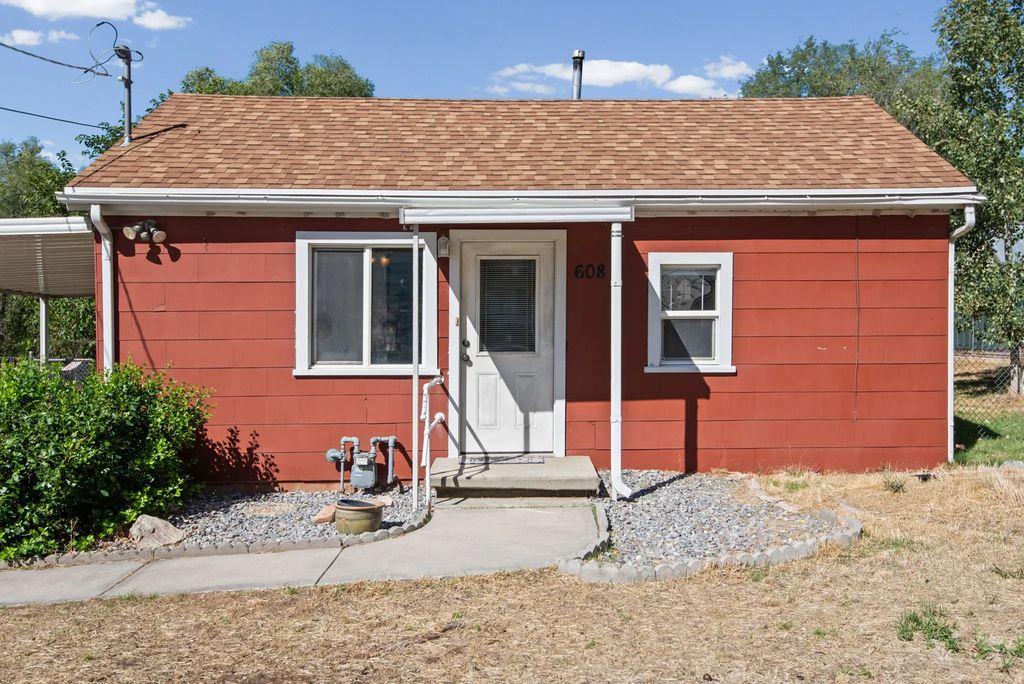 608 S 1000 E, Clearfield