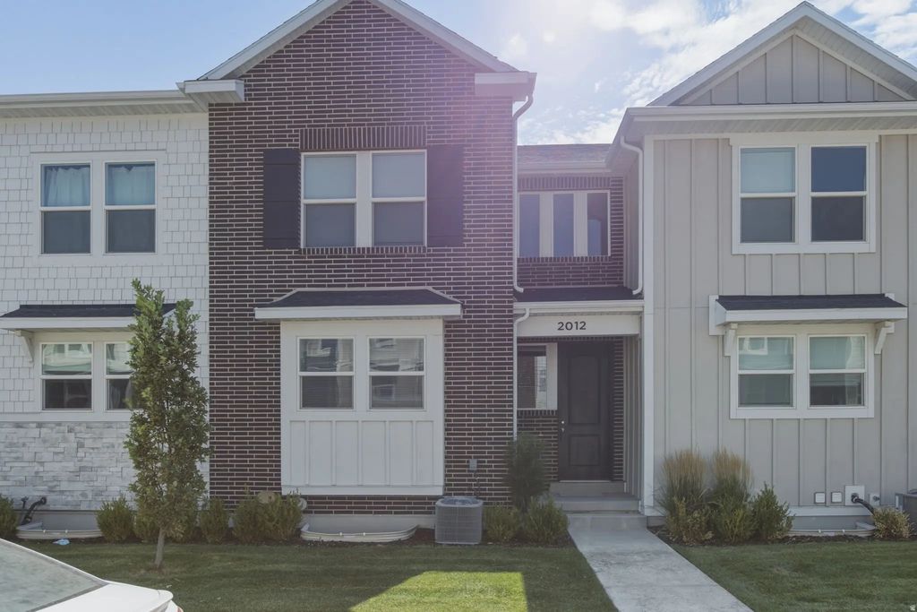 2012 N 4040 W 419, Lehi