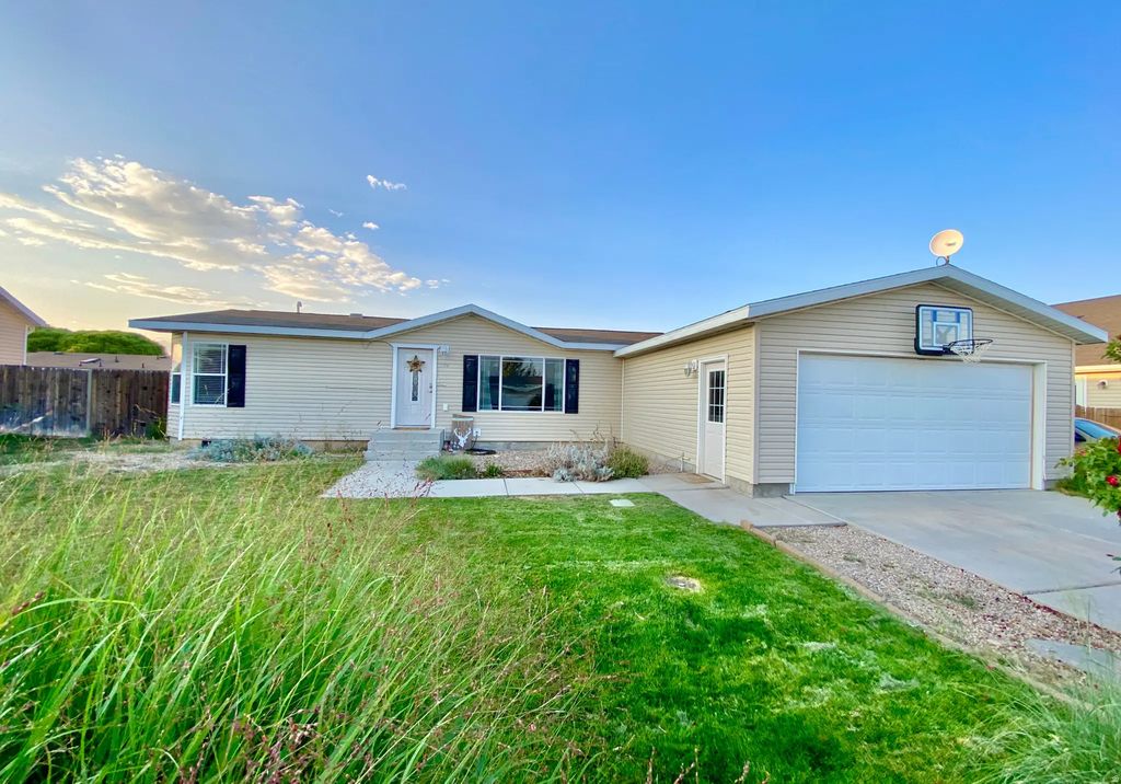 174 W 2100 S, Vernal