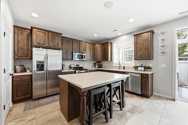 1056 W Stonehaven Dr, North Salt Lake