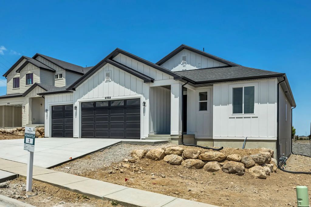 6972 W Shadow Peak Rd 39, West Jordan