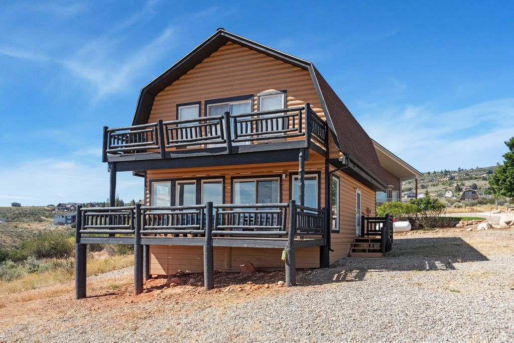 410 W Yarrow Dr, Garden City