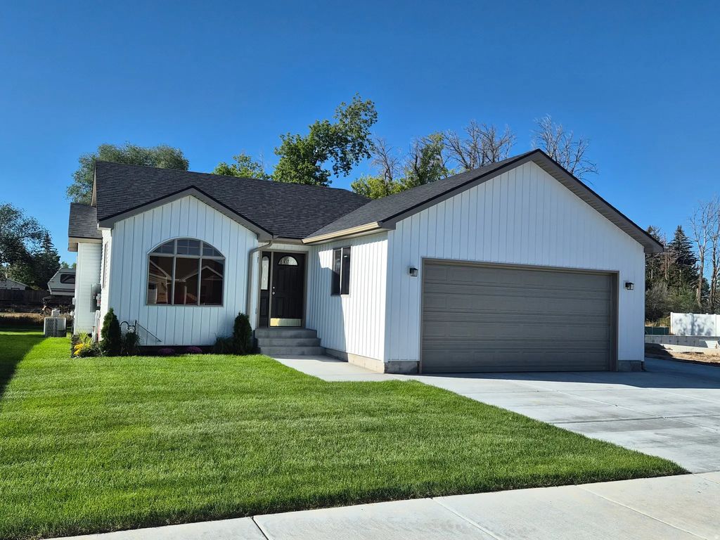 1069 Harris Loop E, Blackfoot
