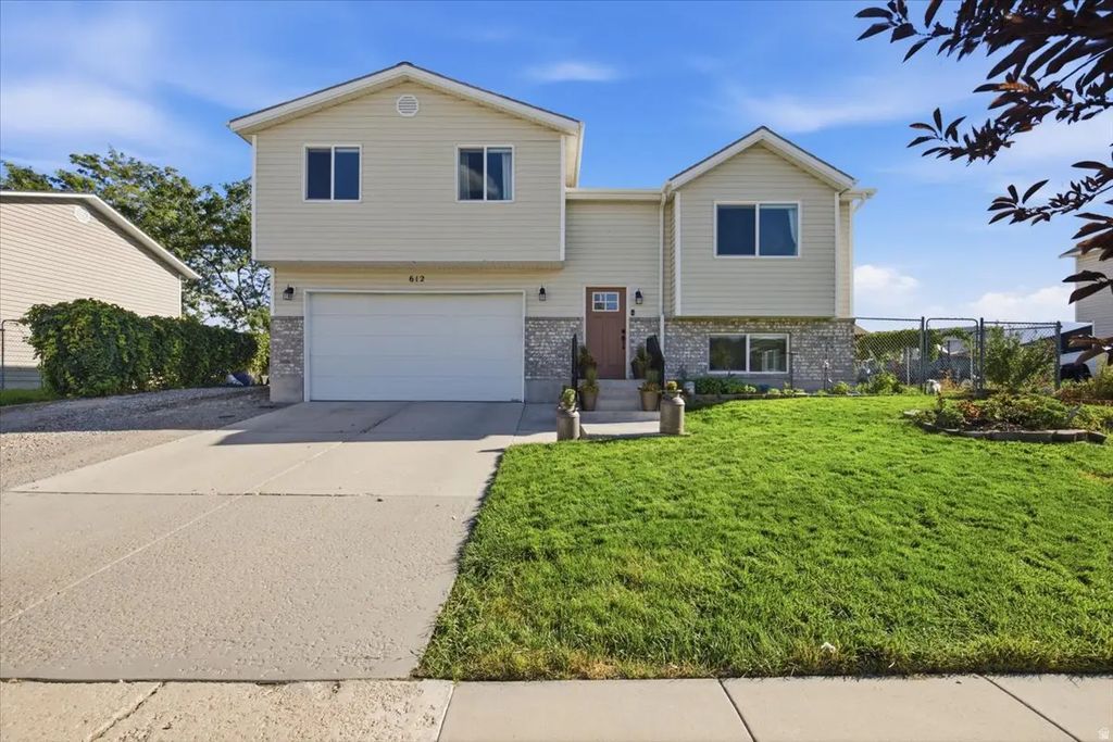 612 E Barbed Wire Dr, Grantsville