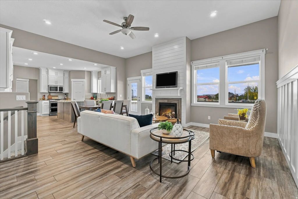 45 N Village Park Dr E, Layton