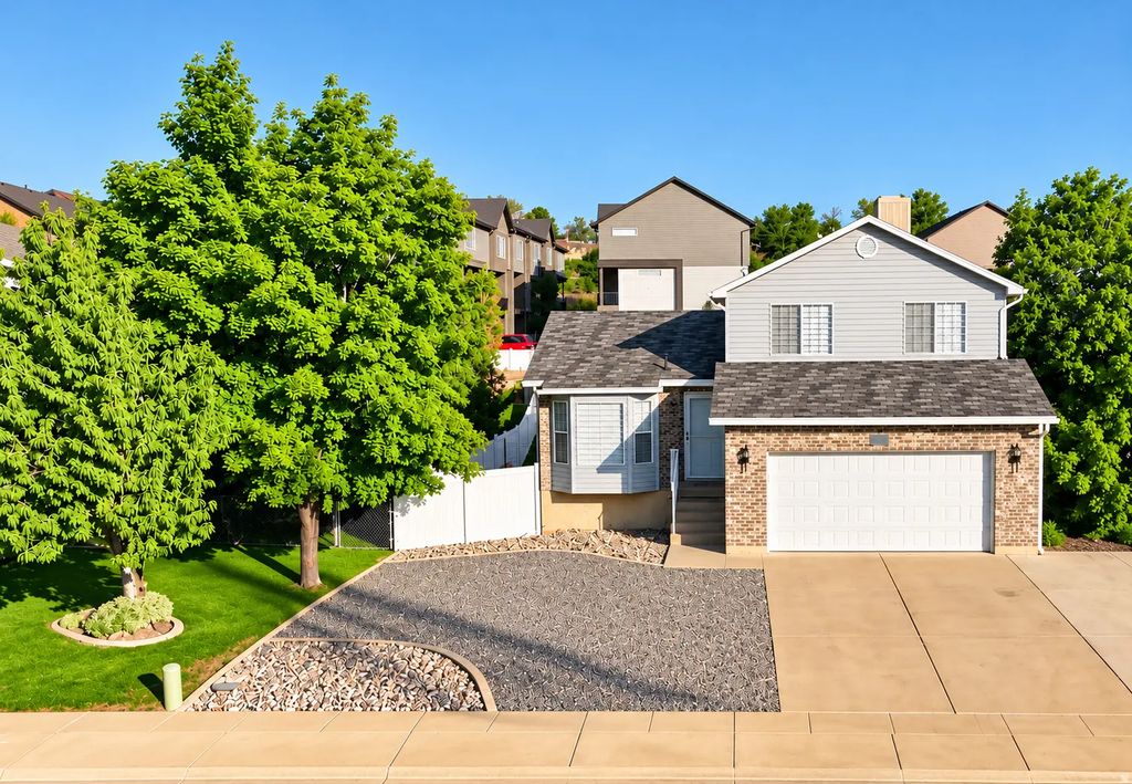 4180 Lily Dr, Roy