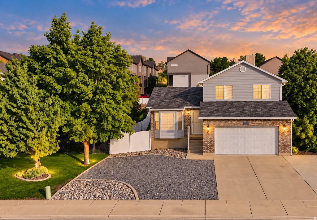 4180 Lily Dr, Roy