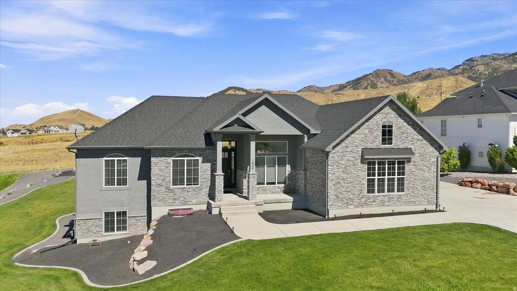 1833 E 3550 N, North Logan